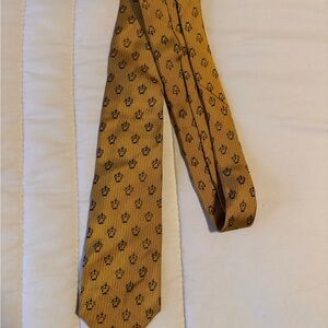 Elegant Gold Patterned Tie